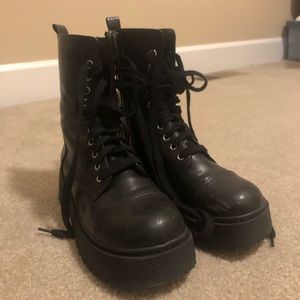 Dolls Kill - platform boots 🦋👽